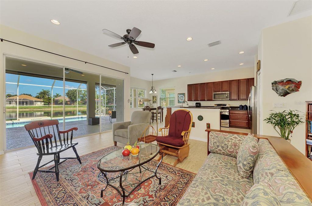 Image 18 of property listing at 5153 HIGHBURY CIRCLE, Sarasota, FL 34238