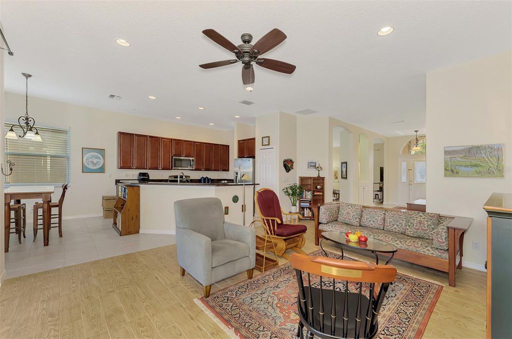 Image 20 of property listing at 5153 HIGHBURY CIRCLE, Sarasota, FL 34238