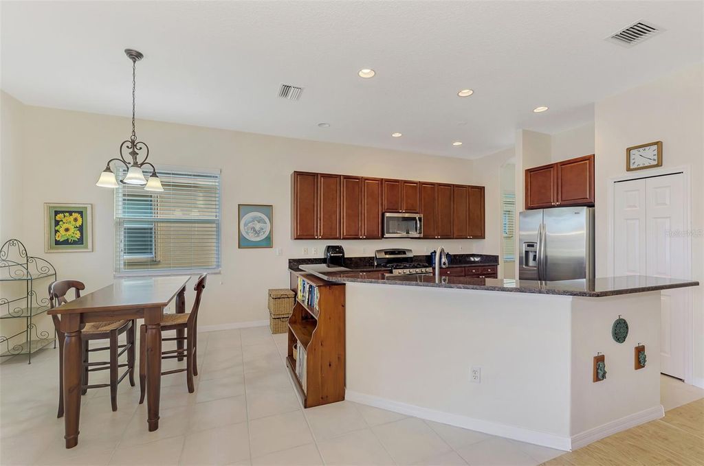 Image 21 of property listing at 5153 HIGHBURY CIRCLE, Sarasota, FL 34238