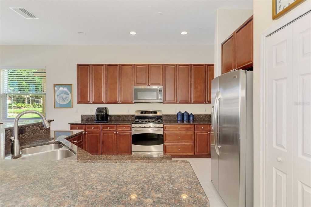 Image 23 of property listing at 5153 HIGHBURY CIRCLE, Sarasota, FL 34238