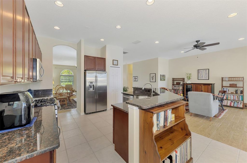 Image 26 of property listing at 5153 HIGHBURY CIRCLE, Sarasota, FL 34238