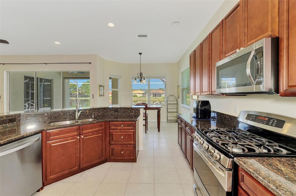 Image 28 of property listing at 5153 HIGHBURY CIRCLE, Sarasota, FL 34238