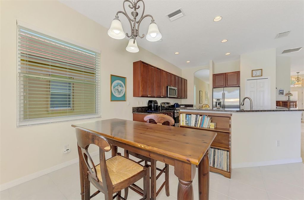 Image 33 of property listing at 5153 HIGHBURY CIRCLE, Sarasota, FL 34238