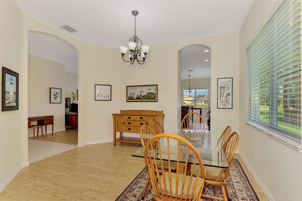 Image 38 of property listing at 5153 HIGHBURY CIRCLE, Sarasota, FL 34238