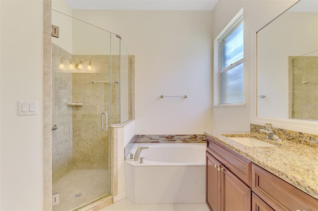 Image 48 of property listing at 5153 HIGHBURY CIRCLE, Sarasota, FL 34238