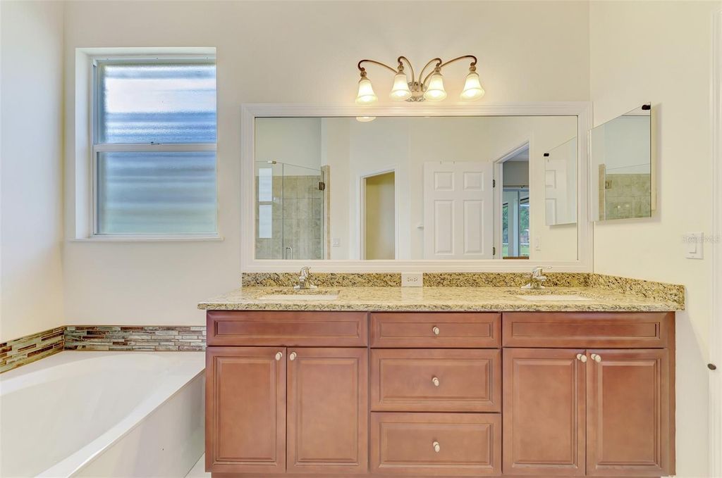 Image 50 of property listing at 5153 HIGHBURY CIRCLE, Sarasota, FL 34238