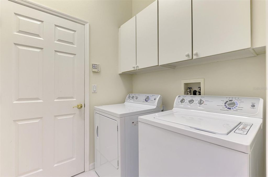 Image 56 of property listing at 5153 HIGHBURY CIRCLE, Sarasota, FL 34238