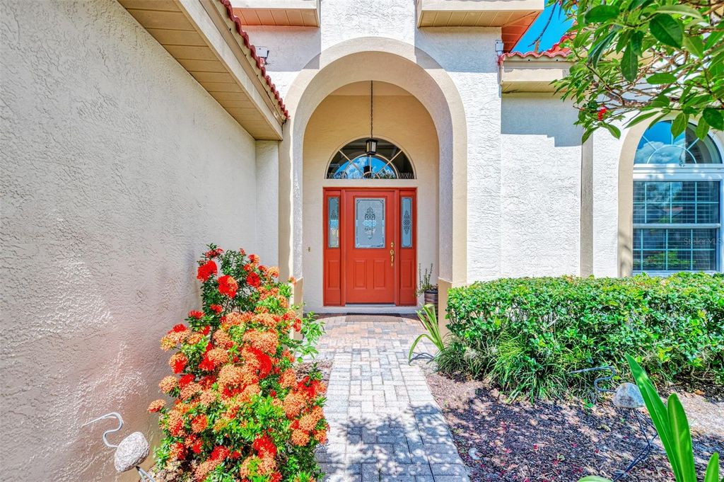 Image 8 of property listing at 5153 HIGHBURY CIRCLE, Sarasota, FL 34238