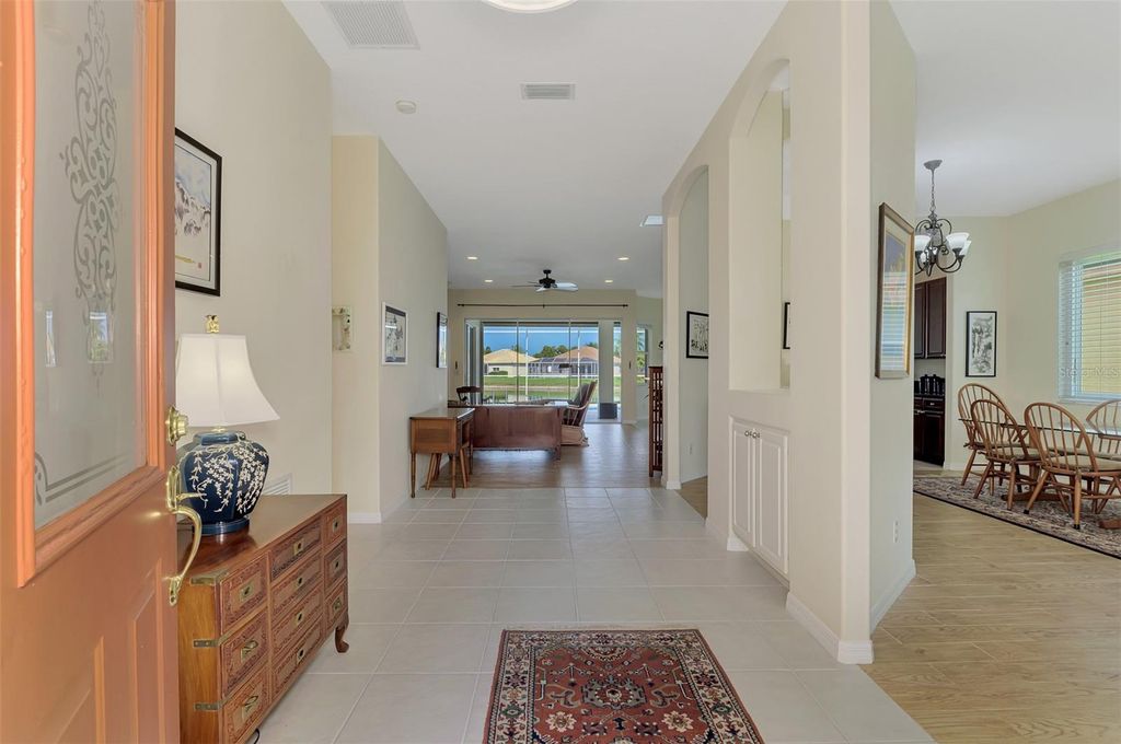 Image 9 of property listing at 5153 HIGHBURY CIRCLE, Sarasota, FL 34238