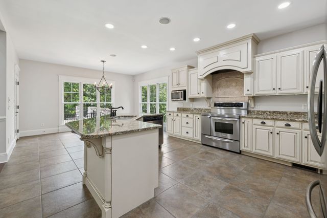 150 Valley Vista Dr, Carthage, TN 37030