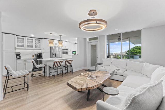 108 Paradise Harbour Boulevard 502, North Palm Beach, FL 33408