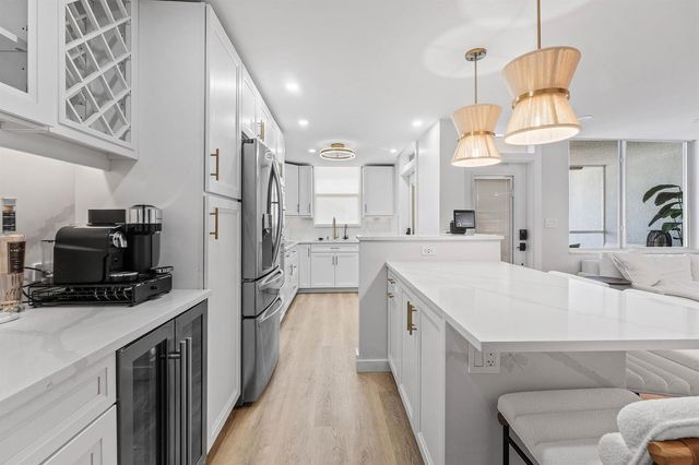 108 Paradise Harbour Boulevard 502, North Palm Beach, FL 33408