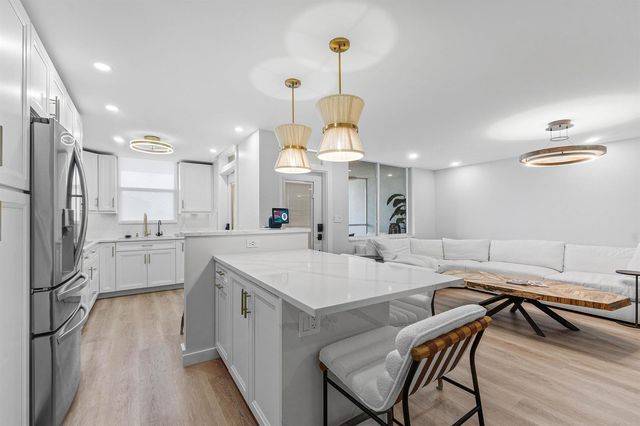 108 Paradise Harbour Boulevard 502, North Palm Beach, FL 33408