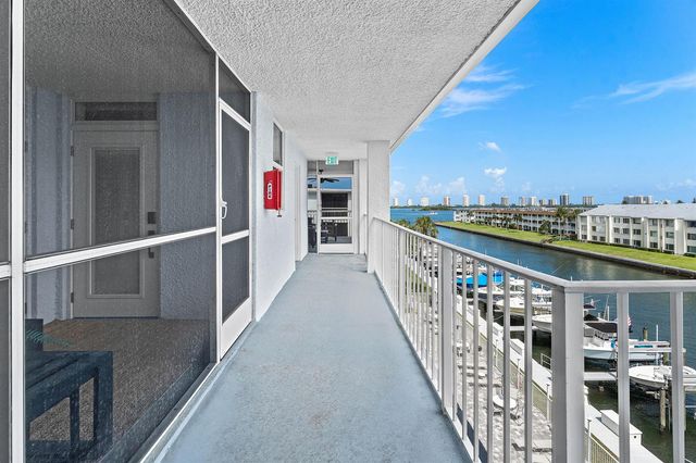 108 Paradise Harbour Boulevard 502, North Palm Beach, FL 33408