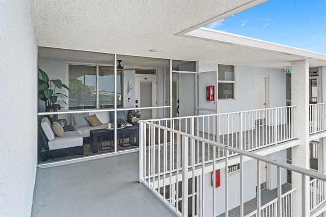 108 Paradise Harbour Boulevard 502, North Palm Beach, FL 33408