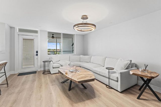108 Paradise Harbour Boulevard 502, North Palm Beach, FL 33408