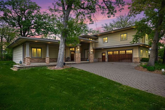 23W212 Blackcherry Lane, Glen Ellyn, IL 60137
