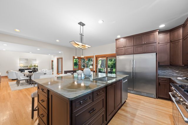 23W212 Blackcherry Lane, Glen Ellyn, IL 60137