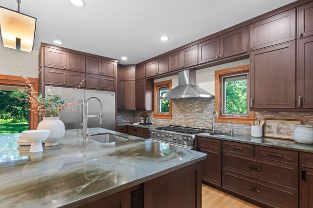 23W212 Blackcherry Lane, Glen Ellyn, IL 60137
