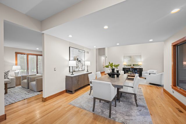 23W212 Blackcherry Lane, Glen Ellyn, IL 60137