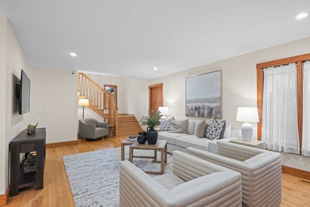 23W212 Blackcherry Lane, Glen Ellyn, IL 60137