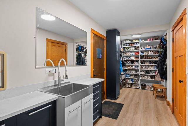 23W212 Blackcherry Lane, Glen Ellyn, IL 60137