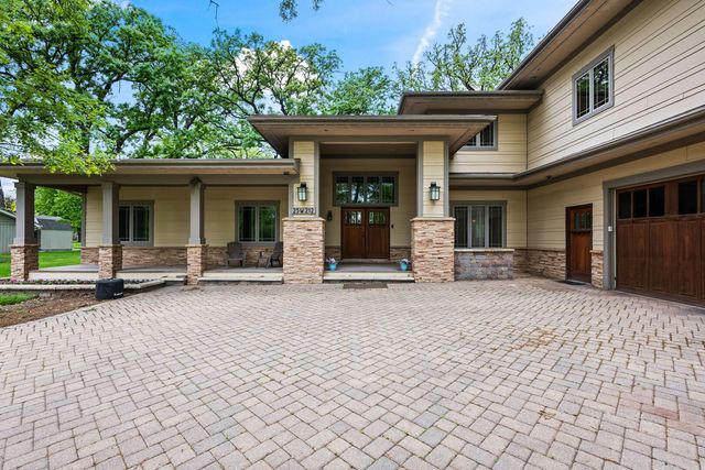 23W212 Blackcherry Lane, Glen Ellyn, IL 60137