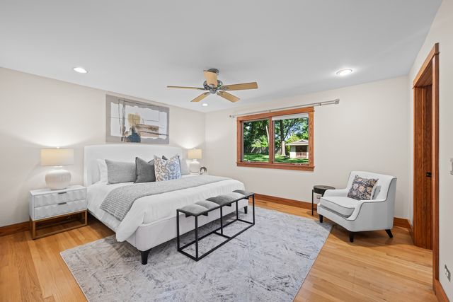 23W212 Blackcherry Lane, Glen Ellyn, IL 60137
