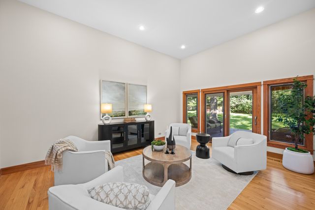 23W212 Blackcherry Lane, Glen Ellyn, IL 60137