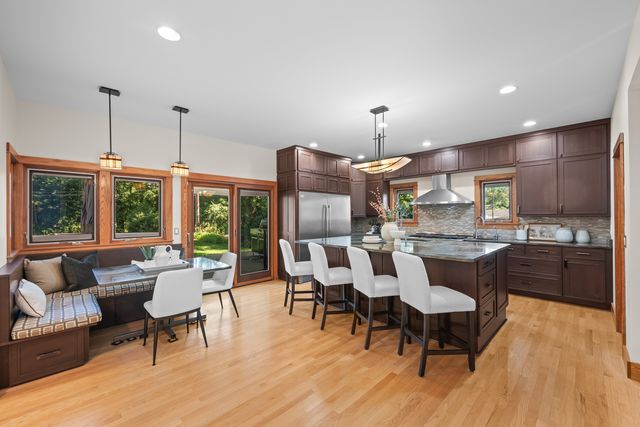 23W212 Blackcherry Lane, Glen Ellyn, IL 60137
