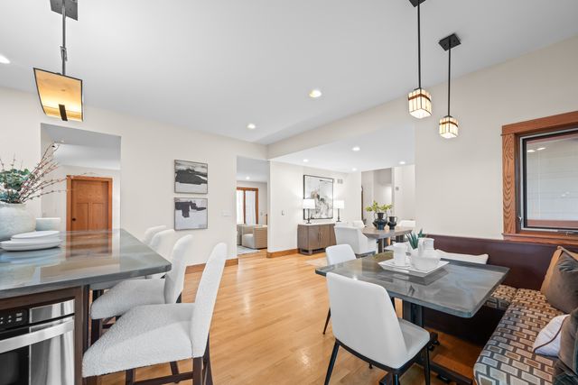 23W212 Blackcherry Lane, Glen Ellyn, IL 60137