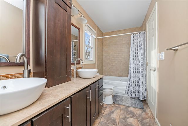 25 Tearose Meadow Lane, Clarkson, NY 14420