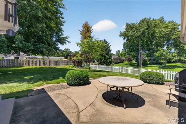 125 Eau Claire Drive, St Charles, MO 63301