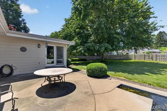 125 Eau Claire Drive, St Charles, MO 63301