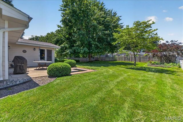 125 Eau Claire Drive, St Charles, MO 63301