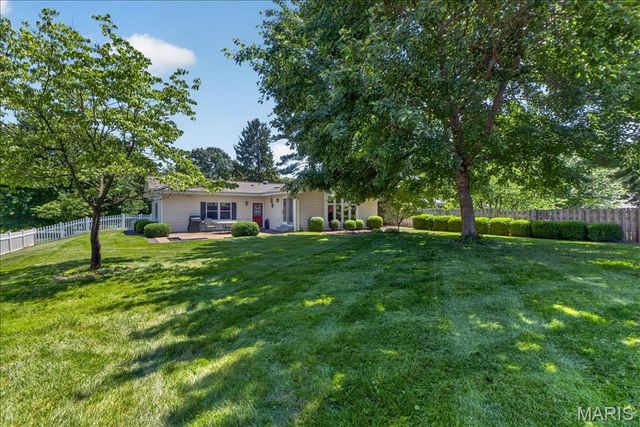 125 Eau Claire Drive, St Charles, MO 63301