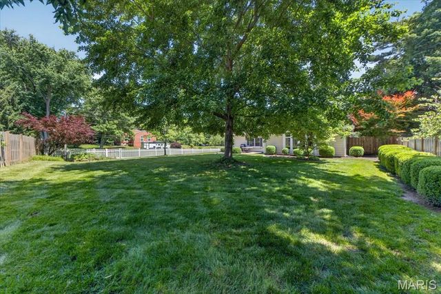 125 Eau Claire Drive, St Charles, MO 63301