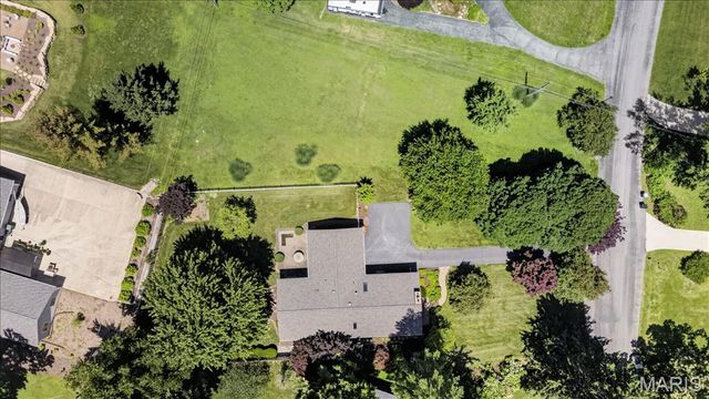 125 Eau Claire Drive, St Charles, MO 63301