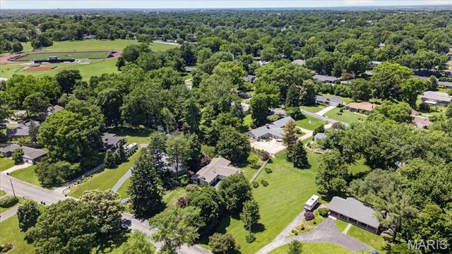 125 Eau Claire Drive, St Charles, MO 63301