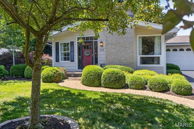 125 Eau Claire Drive, St Charles, MO 63301