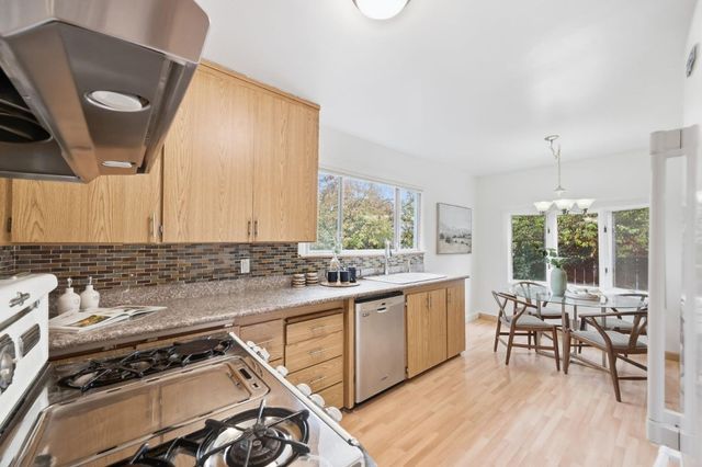 2425 Alameda De Las Pulgas, San Mateo, CA 94403