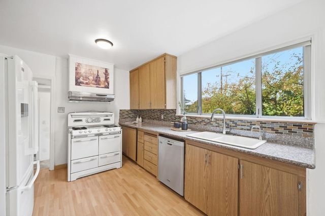 2425 Alameda De Las Pulgas, San Mateo, CA 94403