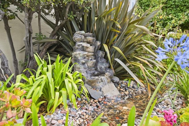 2425 Alameda De Las Pulgas, San Mateo, CA 94403