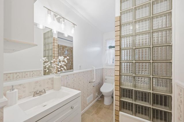 2425 Alameda De Las Pulgas, San Mateo, CA 94403