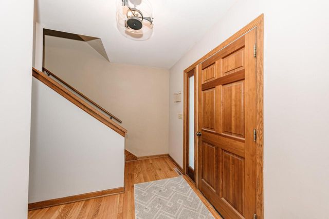 8351 S Deer Ridge PASS, Oak Creek, WI 53154