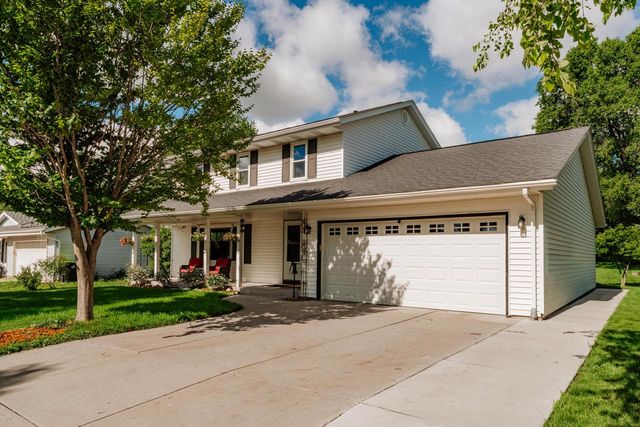 8351 S Deer Ridge PASS, Oak Creek, WI 53154