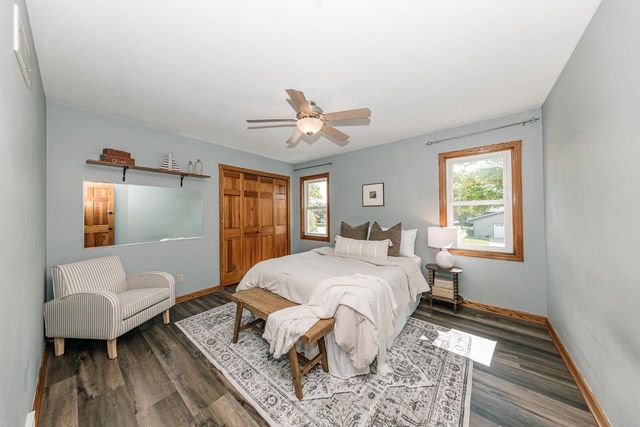 8351 S Deer Ridge PASS, Oak Creek, WI 53154
