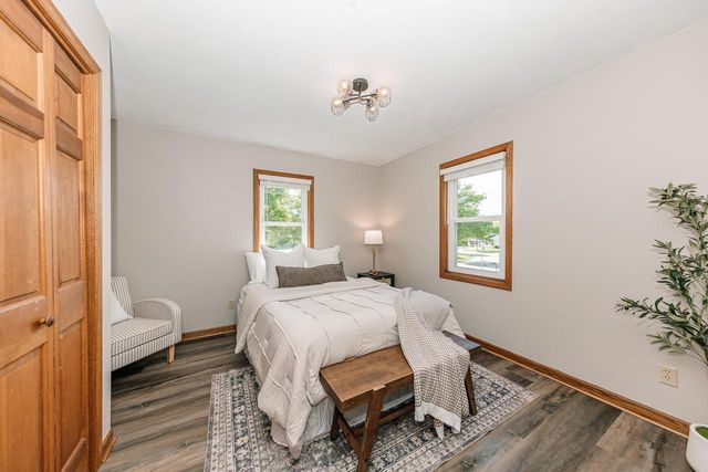 8351 S Deer Ridge PASS, Oak Creek, WI 53154