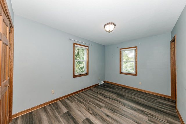 8351 S Deer Ridge PASS, Oak Creek, WI 53154