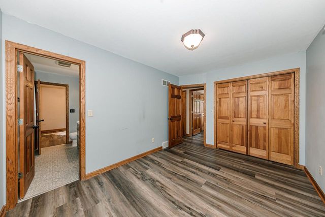 8351 S Deer Ridge PASS, Oak Creek, WI 53154